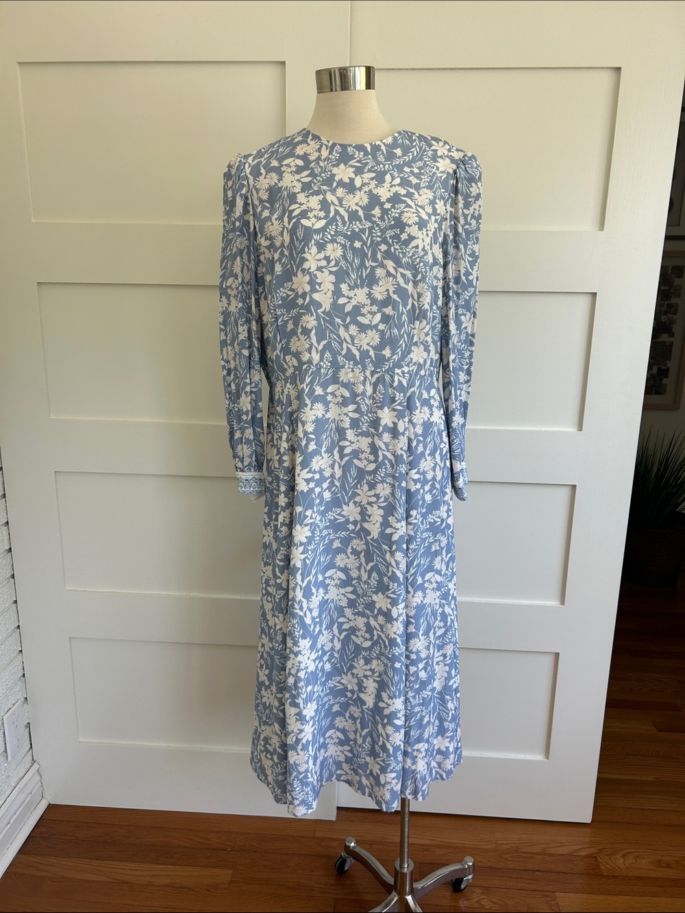 ANTONIO MELANI - born on fifth/ Blue and White Floral Long Sleeve Midi Dress - Picture 2 of 9
